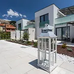 & Isola Hotel 5*